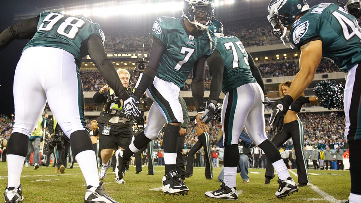 Michael Vick's NFL rebirth after dogfighting sentence - Sports Illustrated  Vault