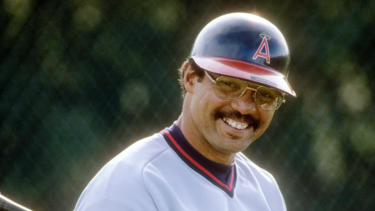 1982 HEADLINE: Reggie Jackson Joins The California Angels