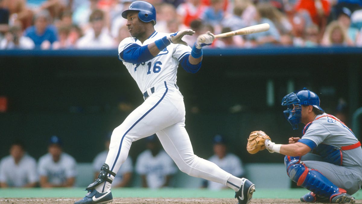 Kansas City Royals' Bo Jackson walks back to the dugout after