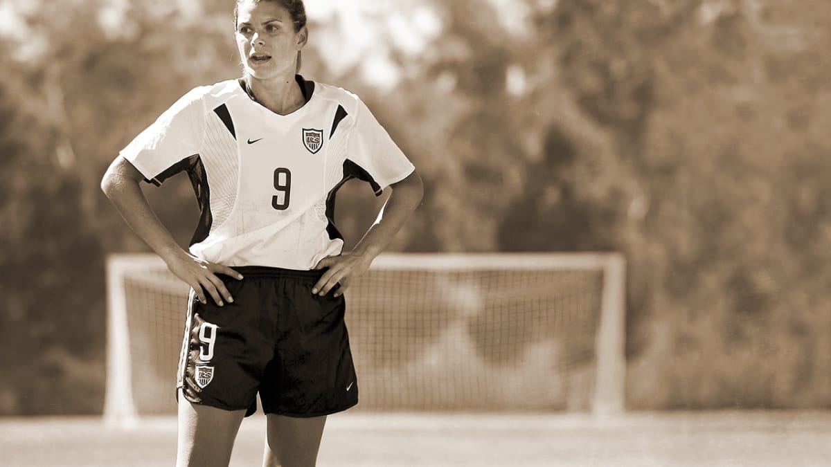 Mia Hamm is the world s best female soccer player Sports