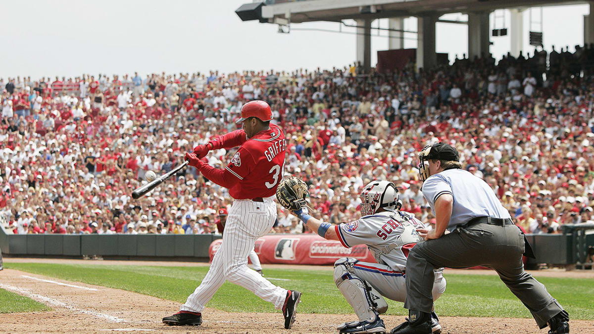 Ken Griffey ￼jr 2004 studio Major League Baseball Featuring Ken Griffey Jr. | Retro