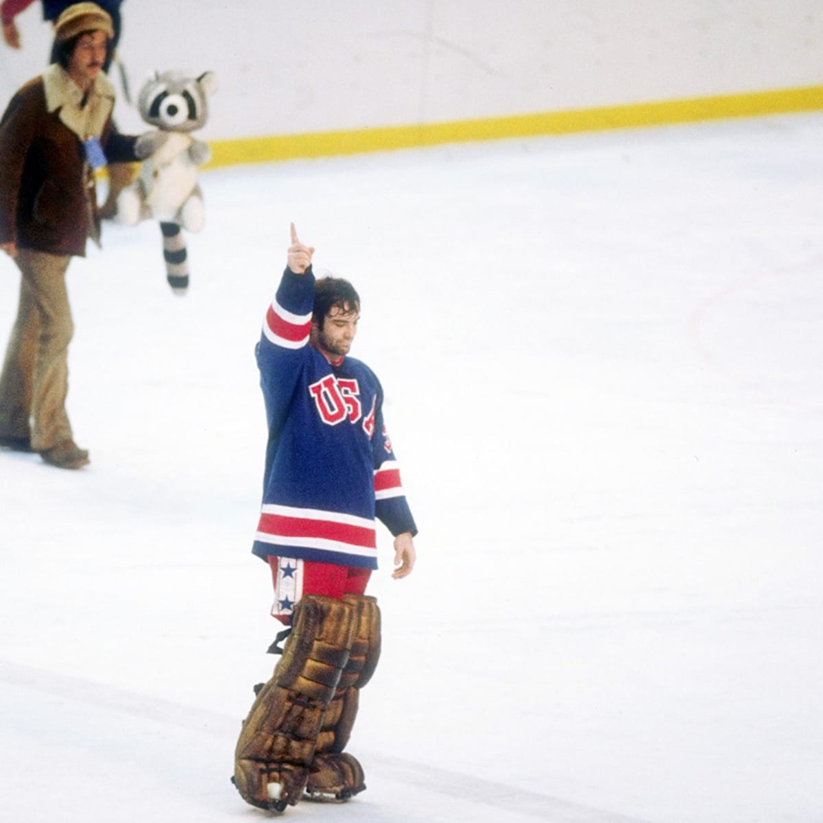 Jim Craig autographed hockey puck (1980 USA Olympic Hockey Team
