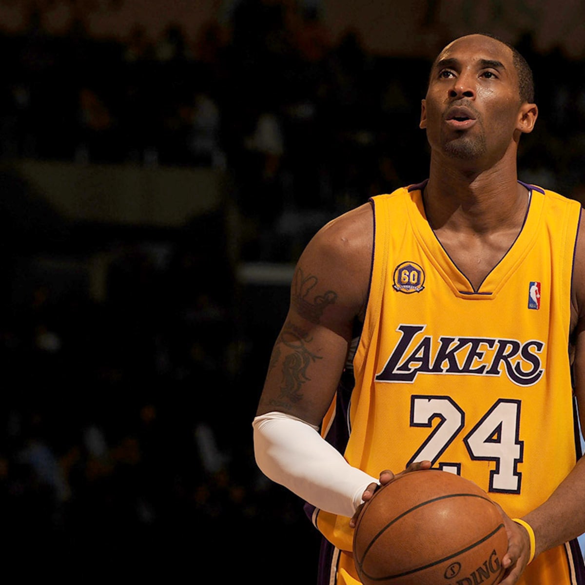 LA Lakers' Kobe Bryant misses second consecutive game with back