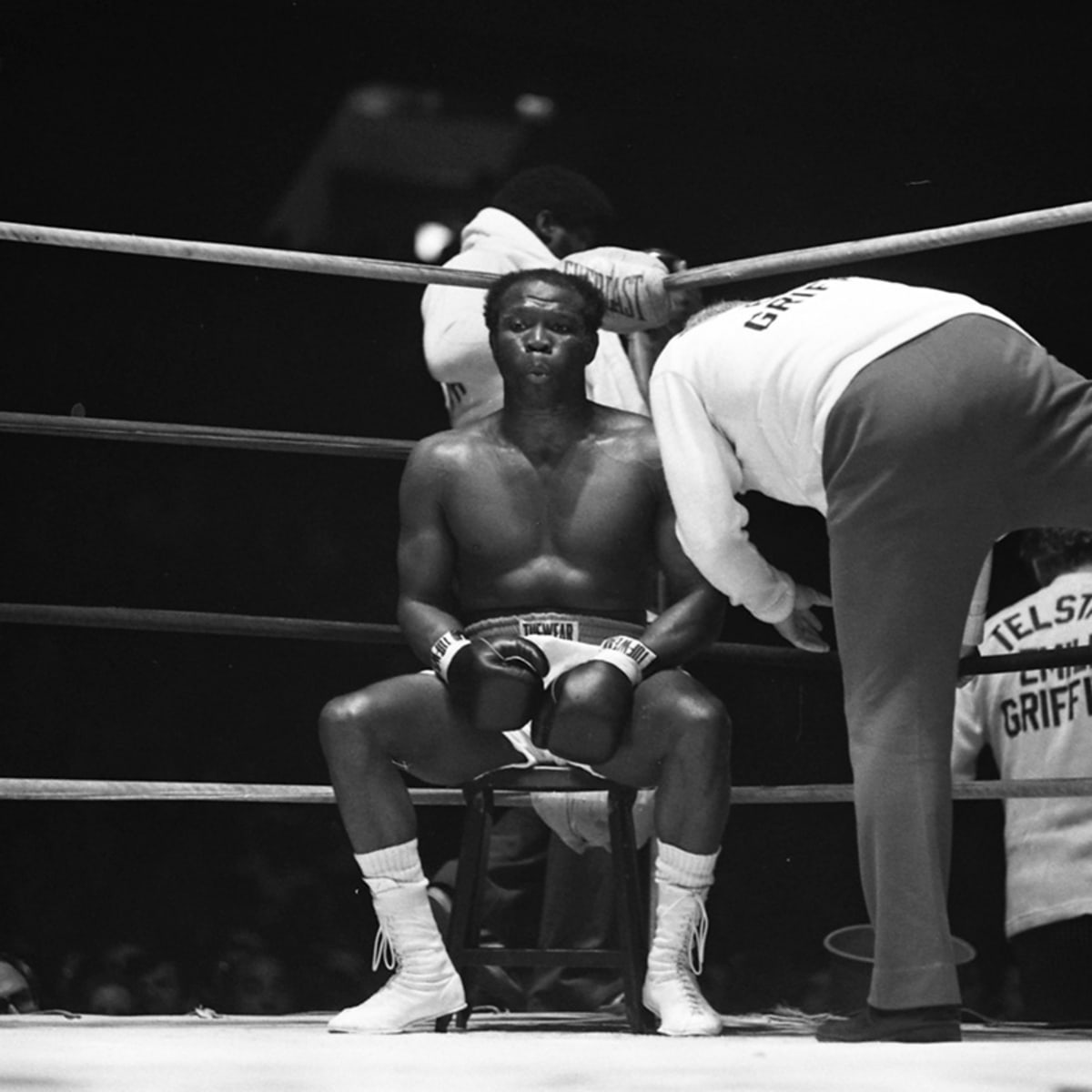 How Emile Griffith came to grips with killing Benny Paret in the ring image pic