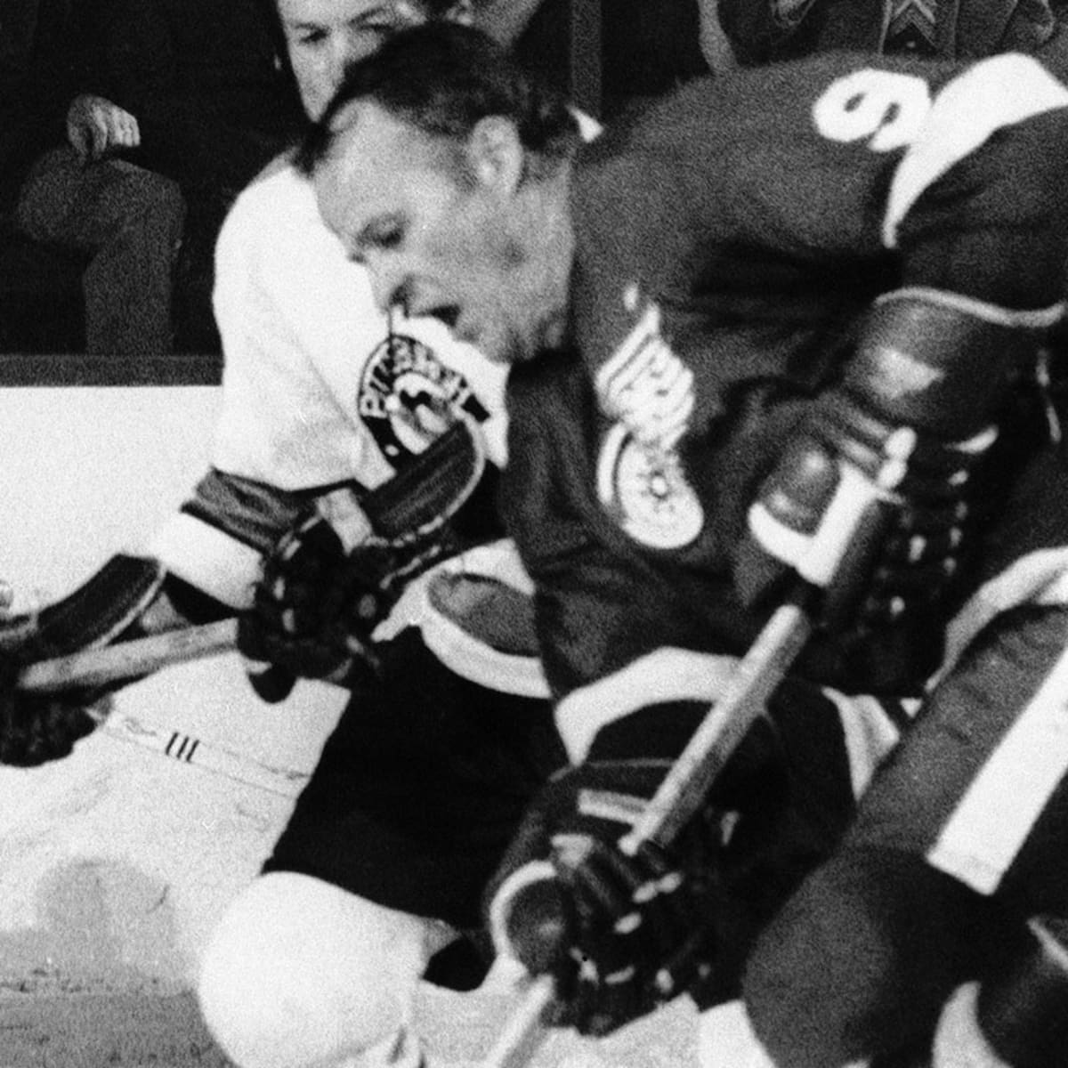 Gordie Howe Detroit Red Wings Mens Red Vintage Breakaway Hockey