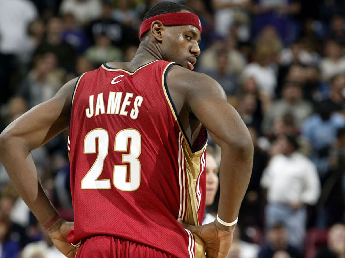 Cleveland Cavaliers: Why aren't the officials giving LeBron James respect?