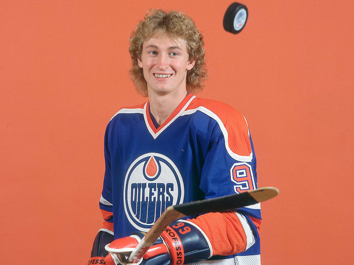 This Wayne Gretzky Edmonton Oilers jersey just sold for a record