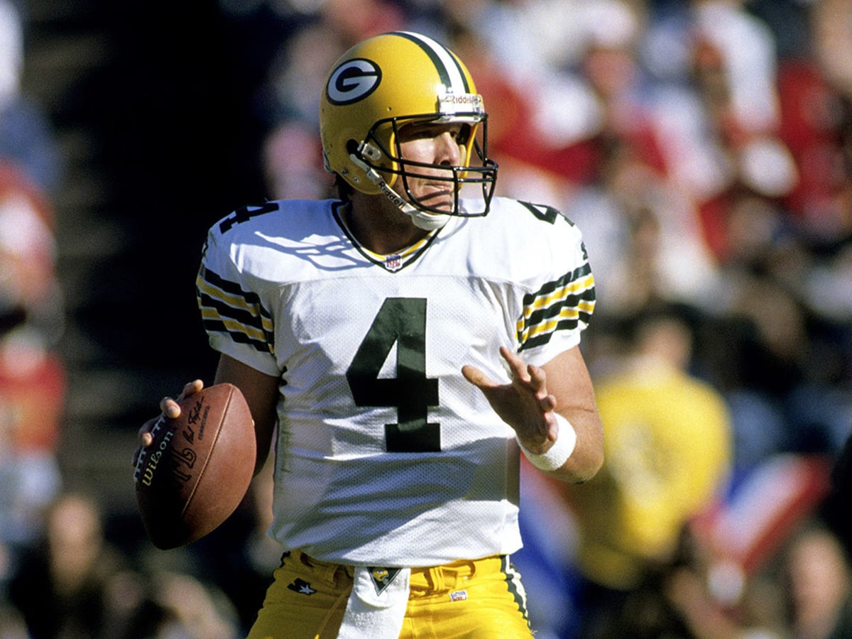 Brett Favre is trying to tear the Green Bay Packers apart