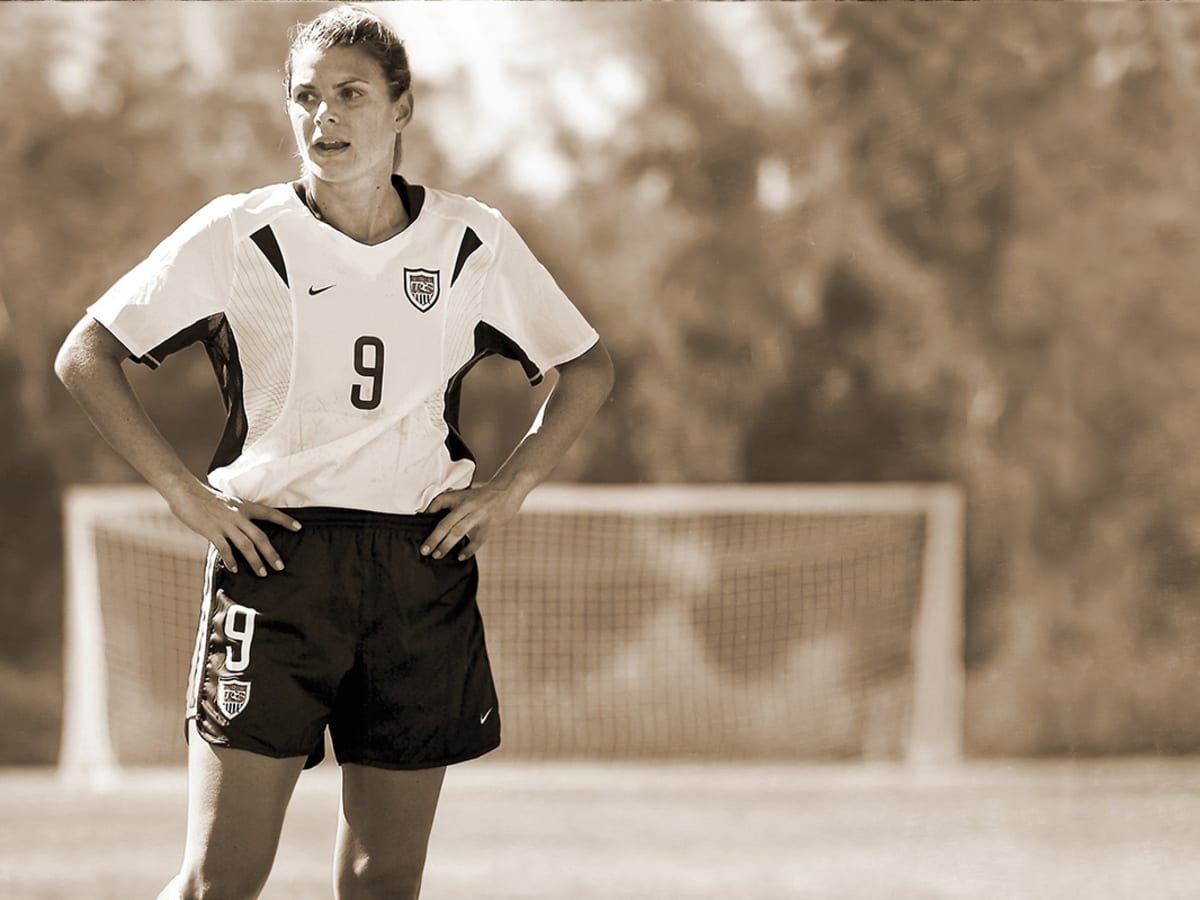 Mia Hamm is the world's best female soccer player - Sports Illustrated  Vault
