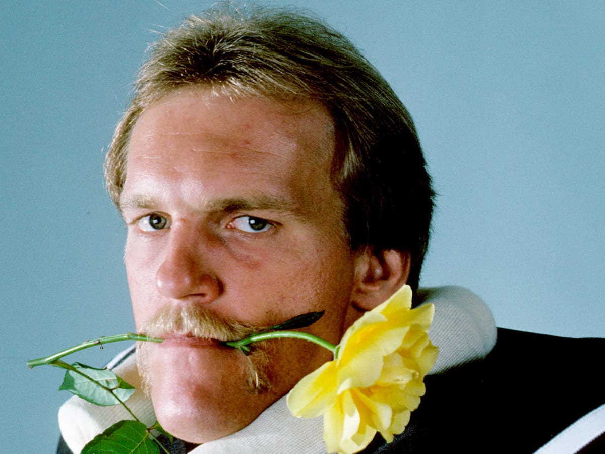 Steelers Hall of Famer Jack Lambert auctioning off teeth holder