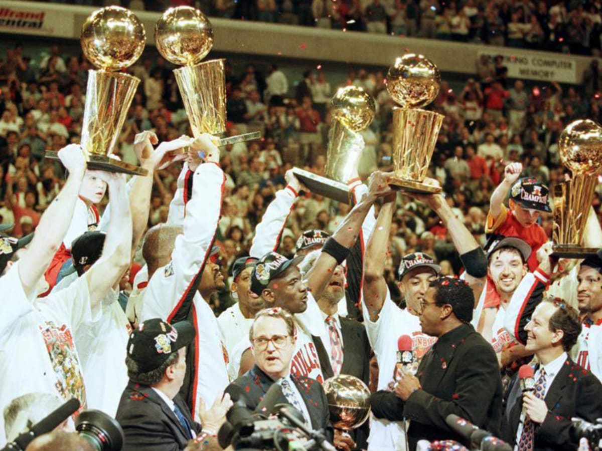 Michael Jordan - Chicago Bulls - 1997 NBA Champions! (5th for Jordan) -  Sports Illustrated - June 23, 1997 - Utah Jazz - SI at 's Sports  Collectibles Store