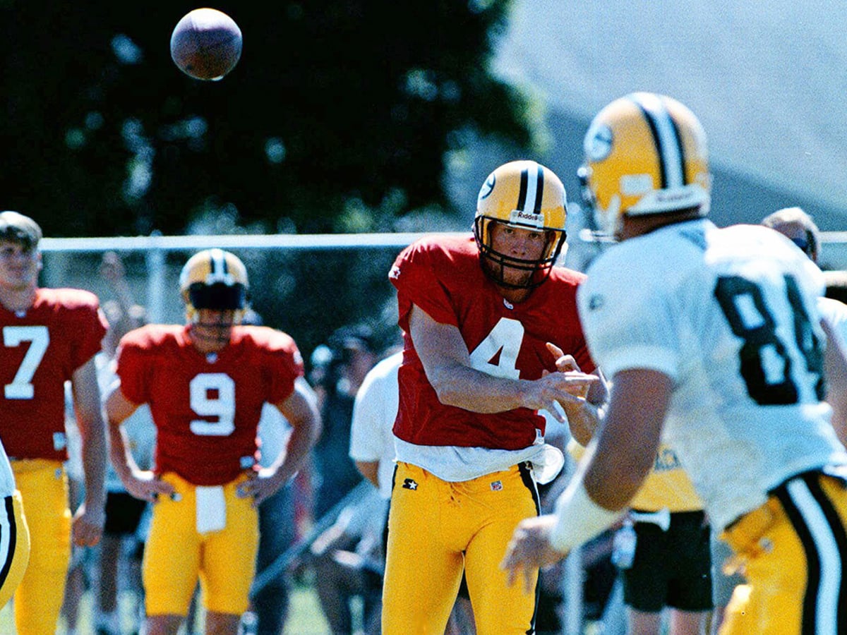 COUNTDOWN ON OCT. 16 BRETT FAVRE OF THE PACKERS BEGAN PREPARING