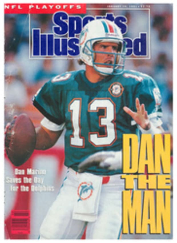 Miami Dolphins Qb Dan Marino, 1991 Afc Wild Card Playoffs Sports  Illustrated Cover by Sports Illustrated