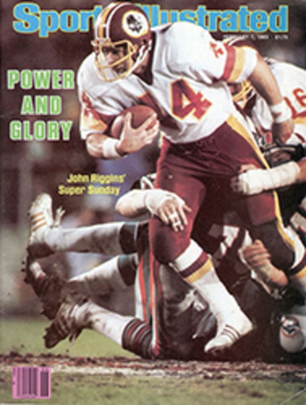 Redskins RB John Riggins outgained the entire Miami offense with 181 total  yards in their 27-17 win in Super Bowl XVII, Jan. 30, 1983. With his team  trailing 17-13 in the fourth