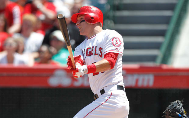 WATCH: Kid Celebrates Birthday with Mike Trout Meeting, Autograph Bat -  Fastball