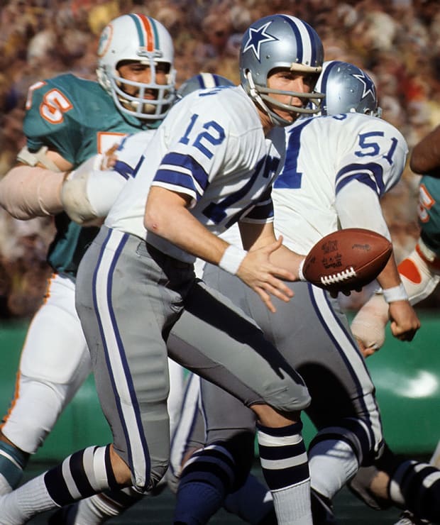 Dallas Cowboys Qb Roger Staubach Sports Illustrated Cover by Sports  Illustrated