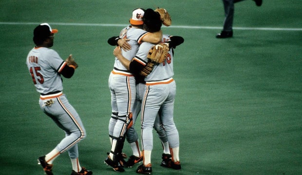 Sellout crowd celebrates 1983 Orioles team and 2023's latest