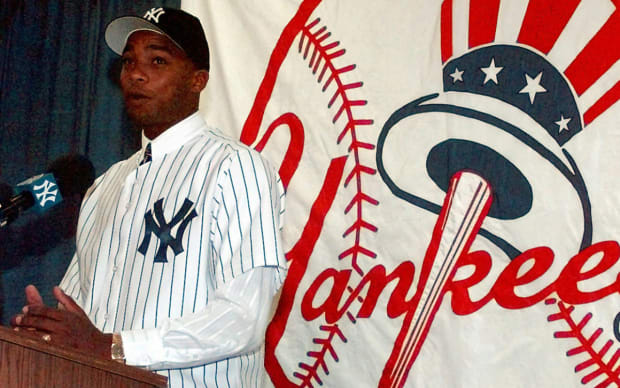 Talkin' Yanks on X: Orlando El Duque Hernandez journeyed from Cuba to  the United States and won a World Series in his first three MLB seasons  with the Yankees from 1998 to