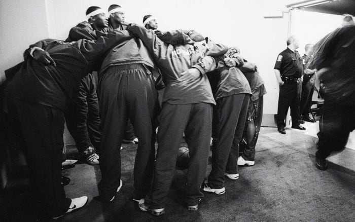 hornets-huddle-behind-closed-doors-vault.jpg