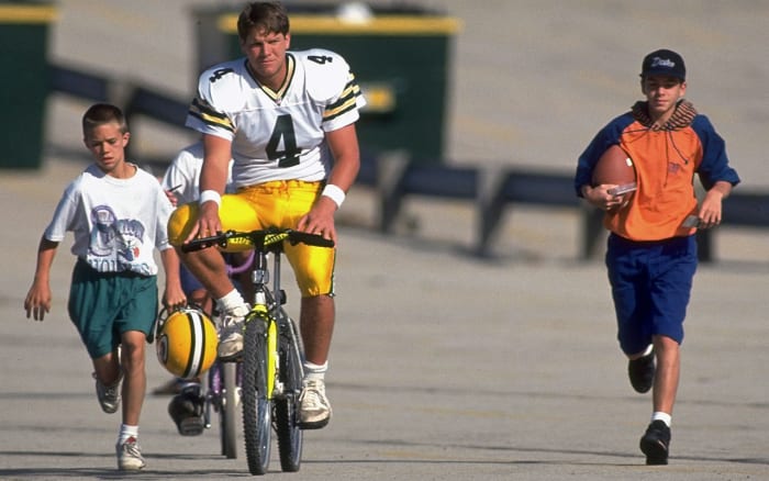 brett-favre-bike-packers-training-camp.jpg