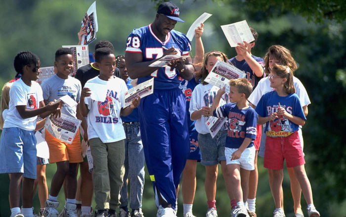 bruce-smith-autographs-children.jpg