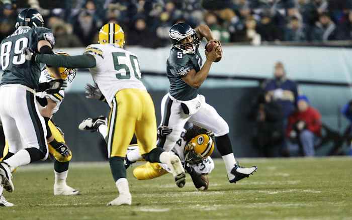 mcnabb-vault-packers-eagles-2004.jpg