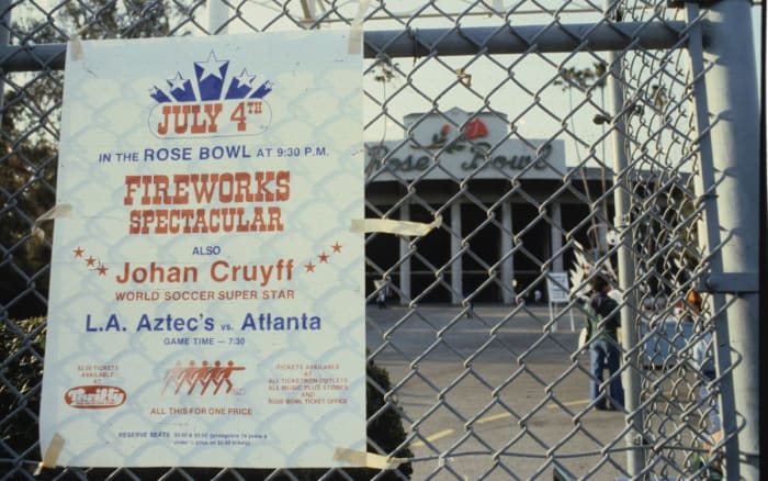 johan-cruyff-rose-bowl.jpg