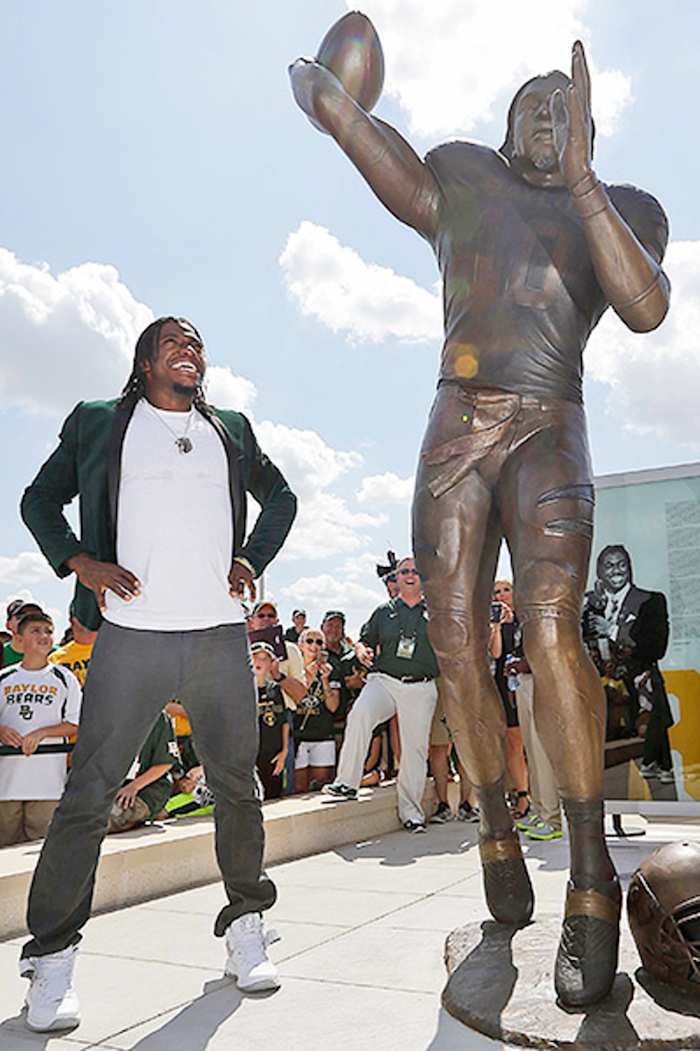 rg3-robert-griffin-statue-baylor.jpg