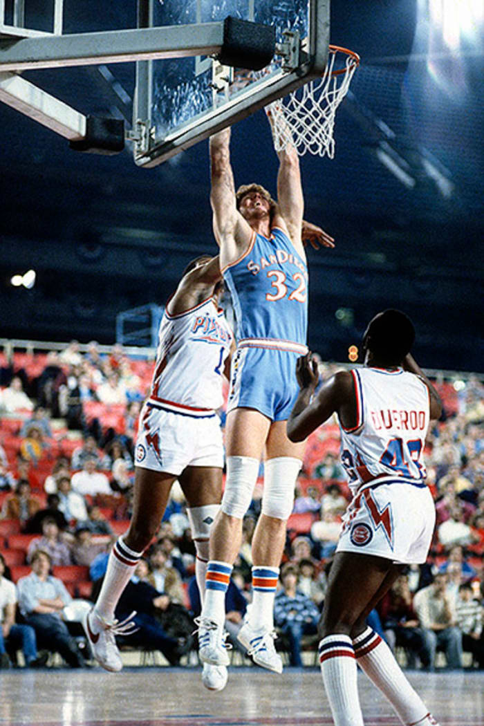 bill-walton-dunk.jpg