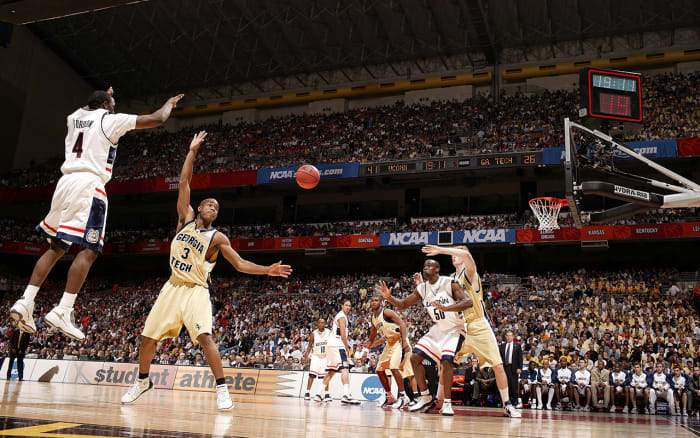 uconn-wins-2004-national-title.jpg