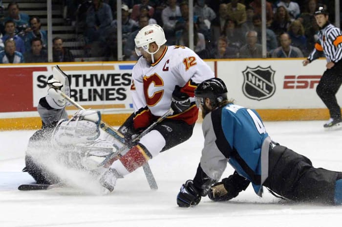 jarome-iginla-2004-flames-sharks-si-vault.jpg