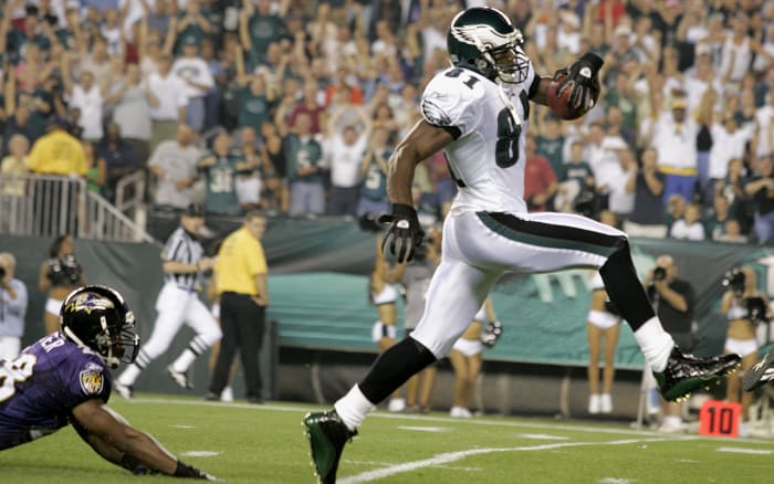 terrell-owens-eagles-2004.jpg