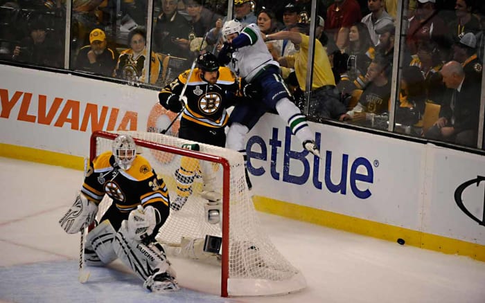 bruins-canucks-capozzola.jpg