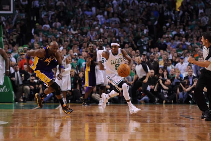 rondo-dribble-vs-lakers.jpg