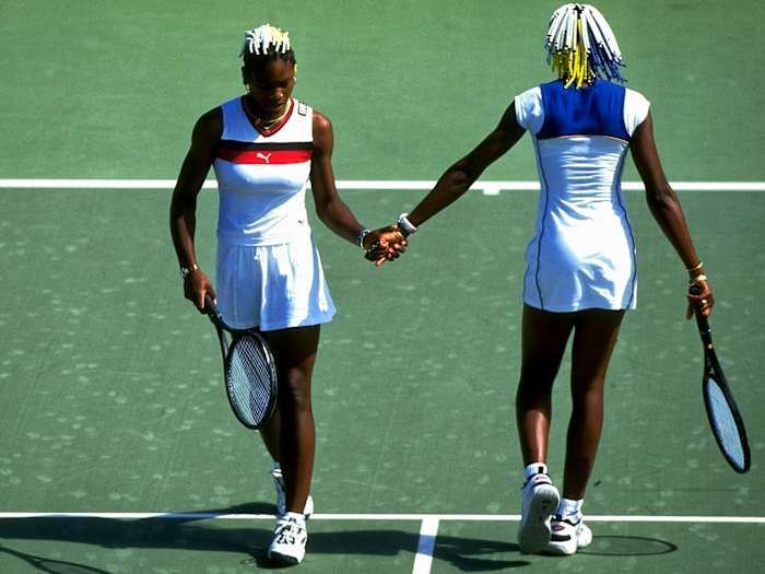 Venus-Serena-hands