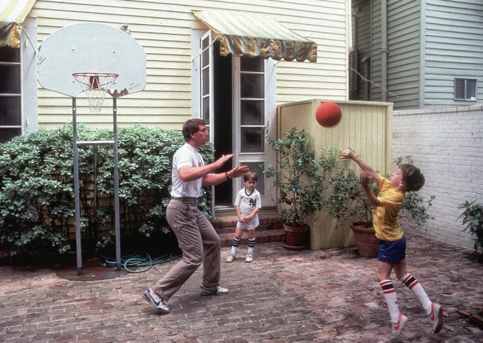 Peyton Manning's recruitment follows in wake of father Archie