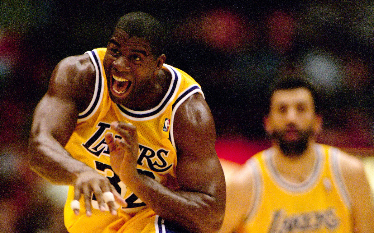 Magic Johnson makes emotional return to the court in the 1992 NBA
