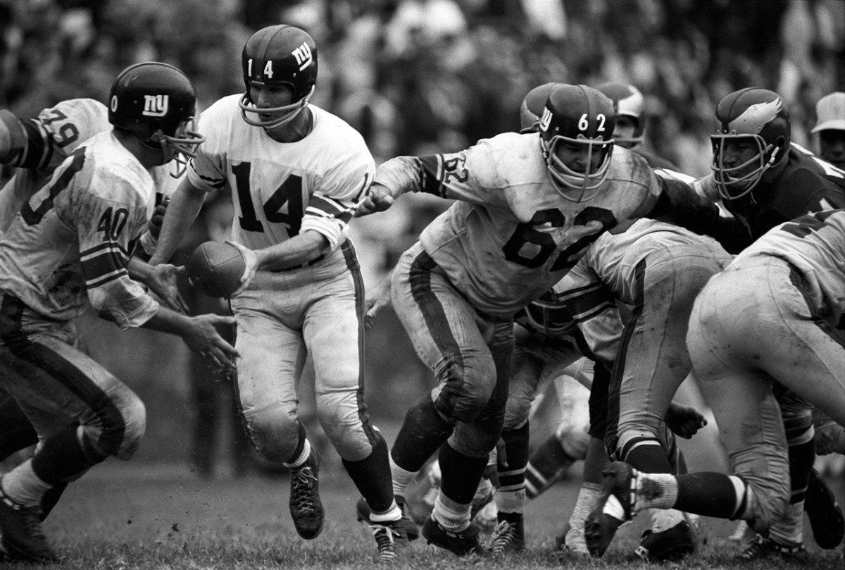 Lot Detail - BLOODY 1964 Wire Photo Y.A. TITTLE New York Giants