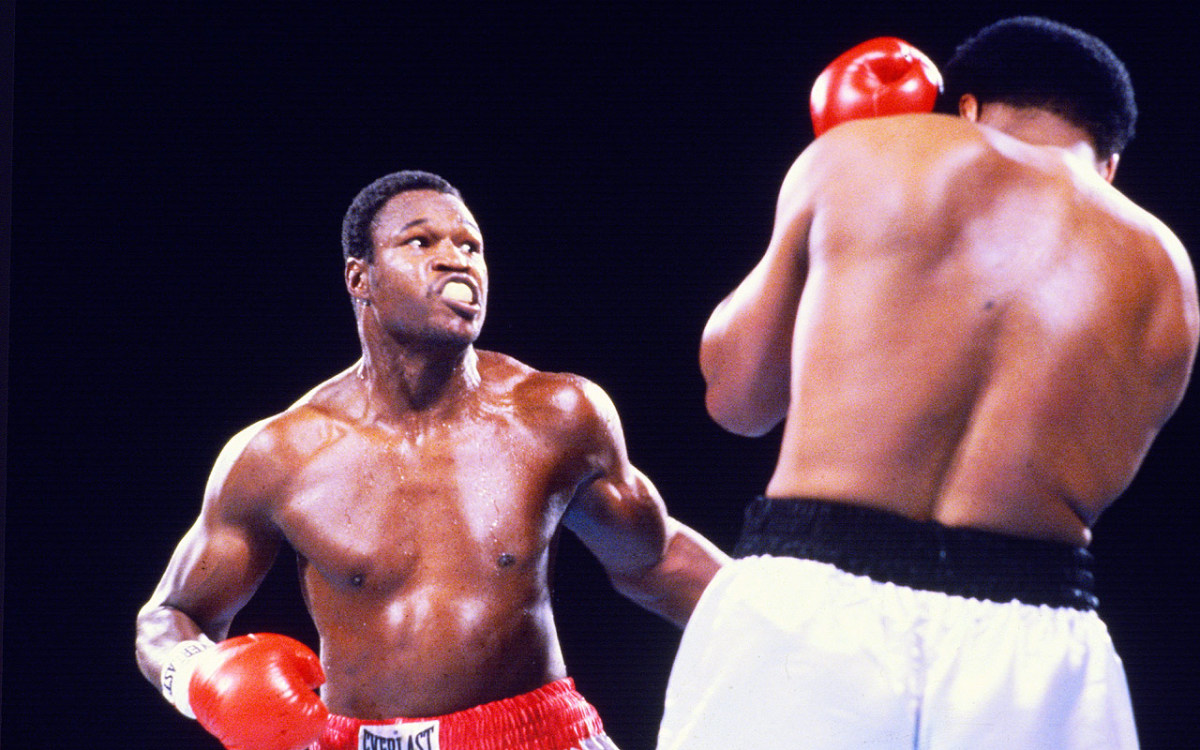 Muhammad Ali: Doom in the desert vs. Larry Holmes - Sports Illustrated  Vault | SI.com