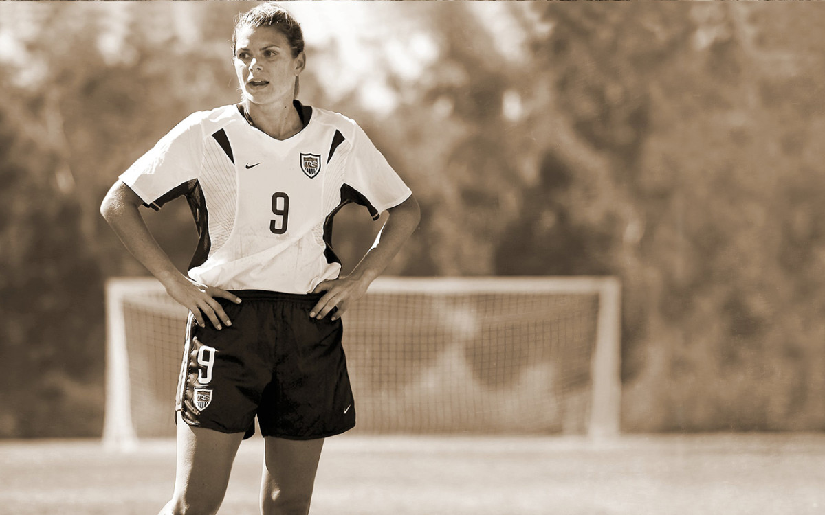 Mia Hamm is the world s best female soccer player Sports