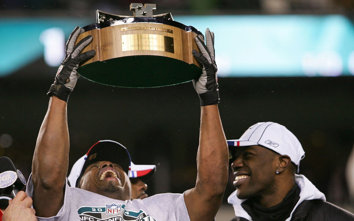 eagles-vault-trophy.jpg