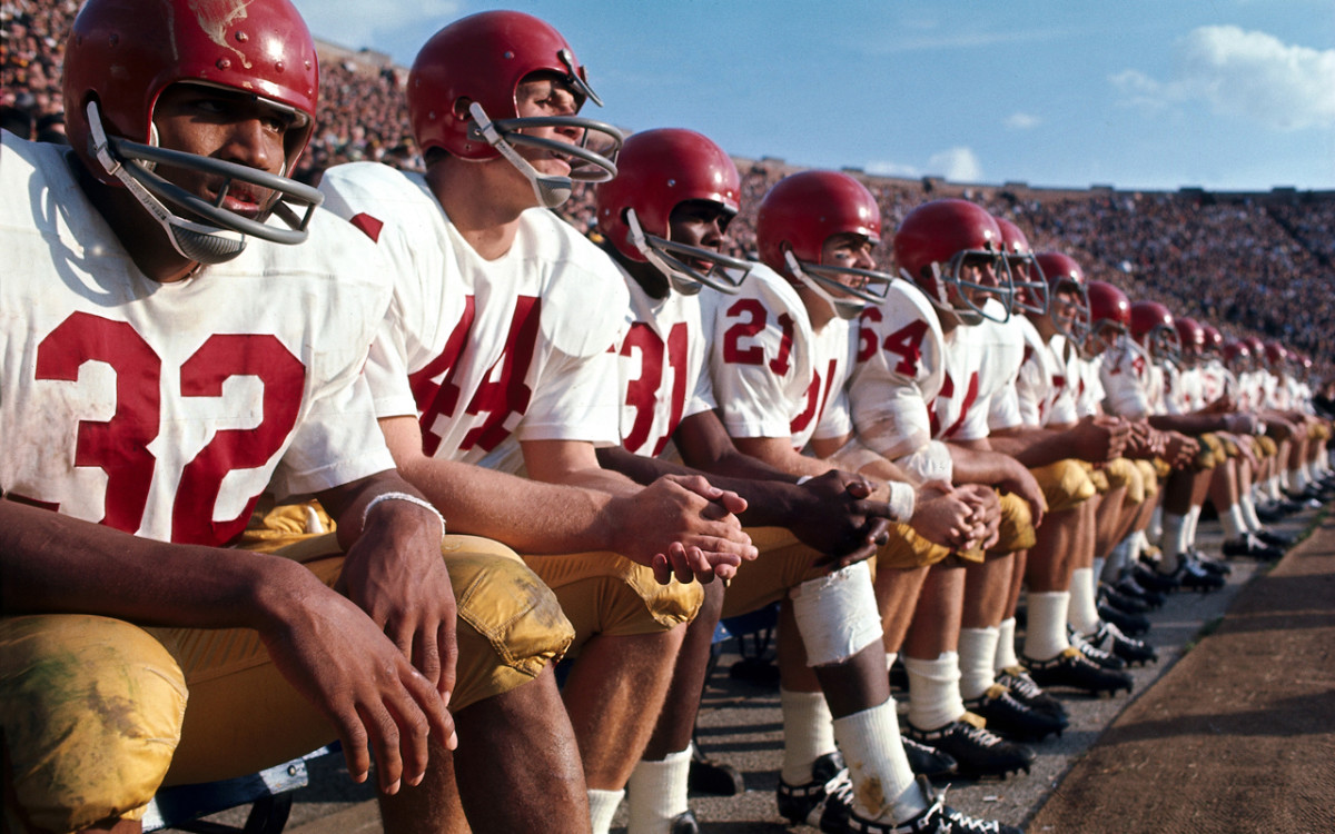 OJ Simpson leads USC to win over UCLA in 1976 Game of the Century