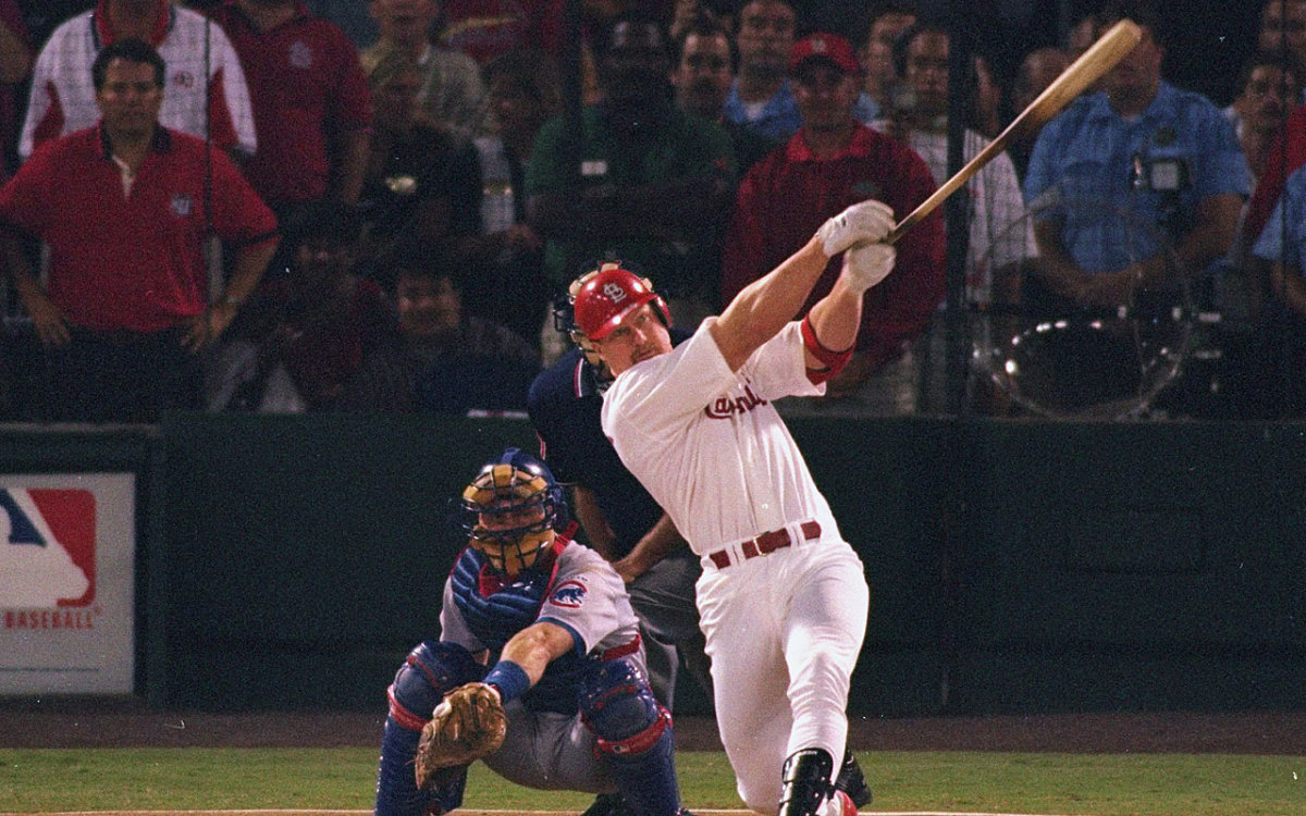 Mark McGwire's 62nd HR made him, temporarily, an American hero - Sports  Illustrated Vault