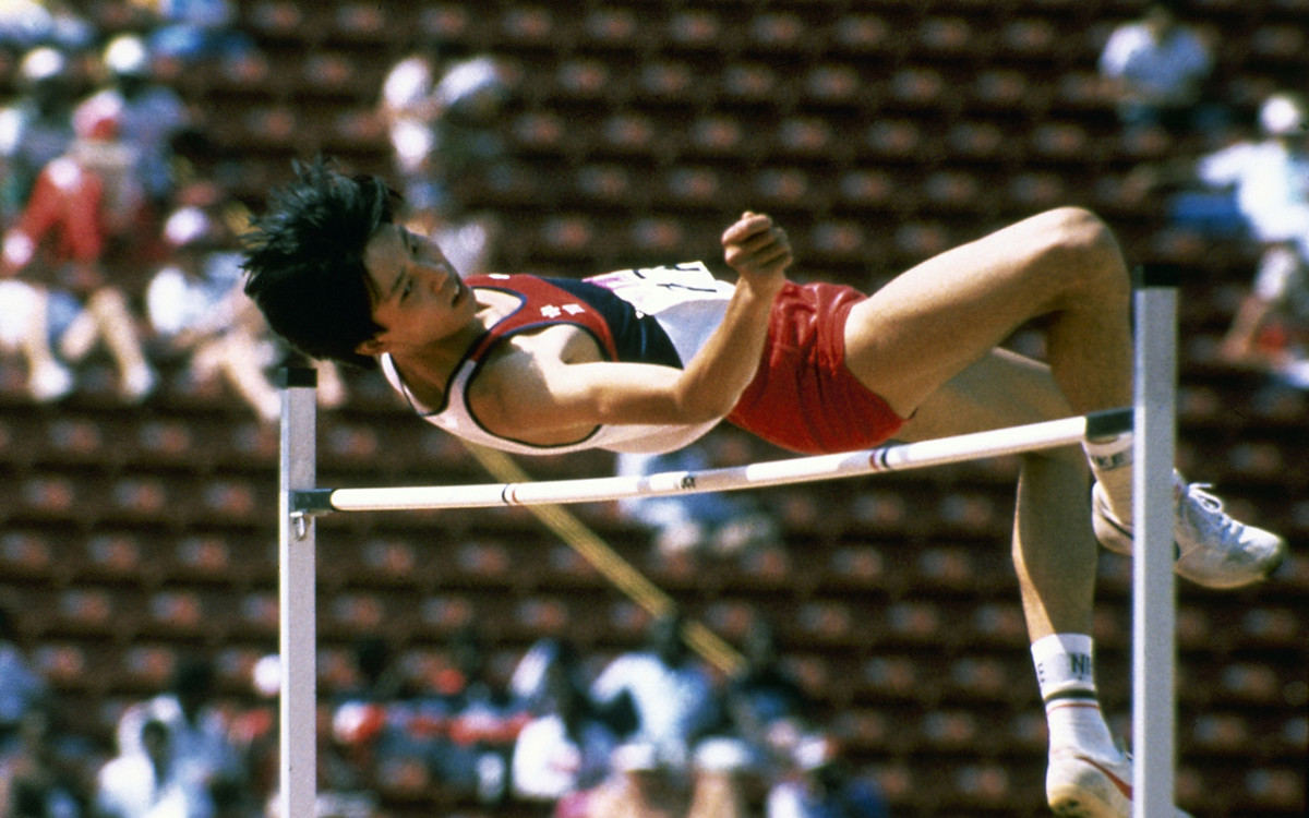 zhu-jianhua-1984-olympics-high-jump.jpg