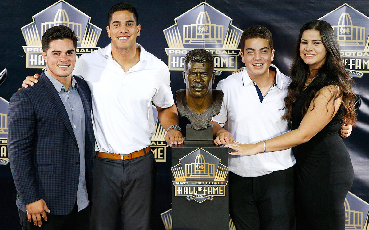 SI Vault: Junior Seau brings honor to his family name - Sports Illustrated