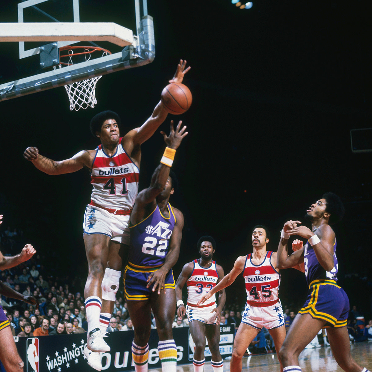 Wes Unseld: Oh, That Knee, 1974 – From Way Downtown