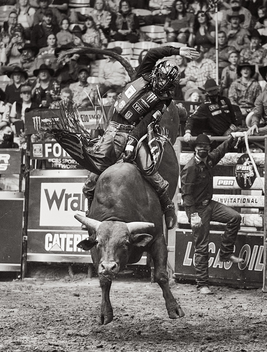 BEAUTIFUL GAMER
After breaking his ankle in PBR’s January season opener he returned to the circuit in Fort Worth—and won.
