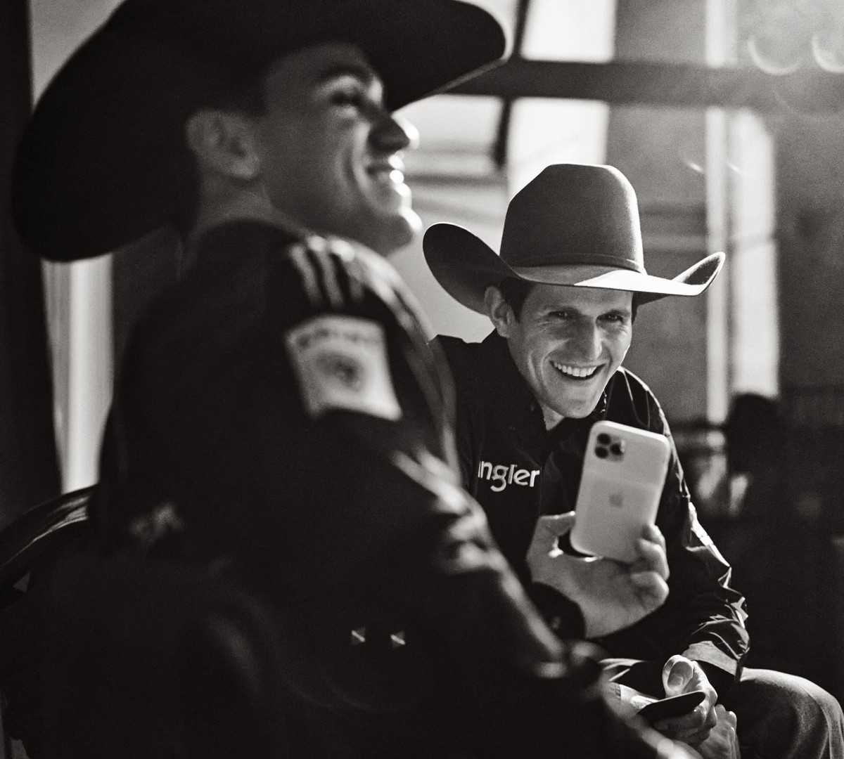 BEAUTIFUL GAMER
Jose Vitor Leme (with phone, and fellow rider Dener Barbosa), a former semipro soccer player in Brazil, was the 2020 PBR world champion.
