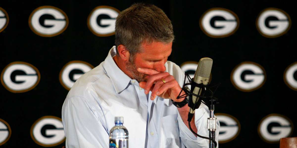Brett Favre retires from the Packers