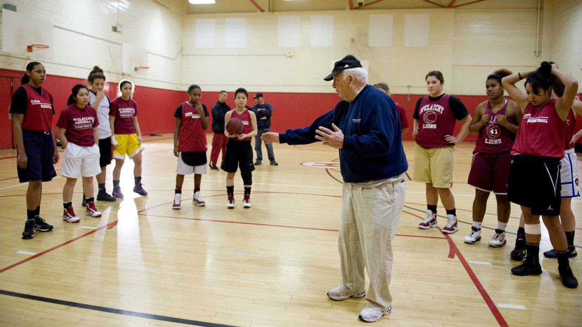 Pete Carril teaching a girls high school team